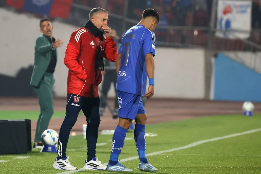 La U espera que Estudiantes les de una mano. Foto: Jonnathan Oyarzun/Photosport