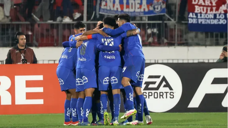 La U acaricia octavos de Copa Libertadores y agarra el teléfono