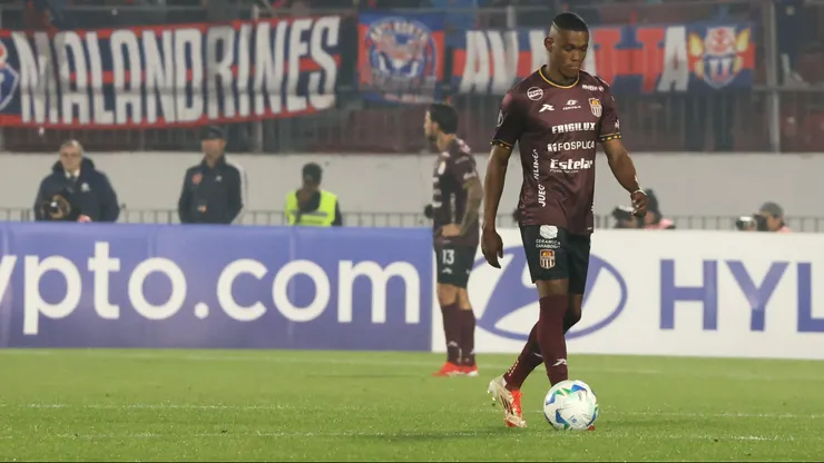 Lamentable situación en el duelo entre la U y Carabobo