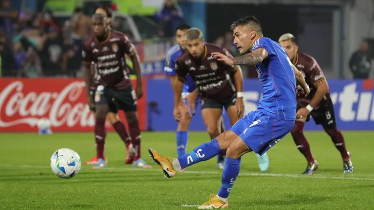 Charles Aránguiz estira su racha en los penales con la U.