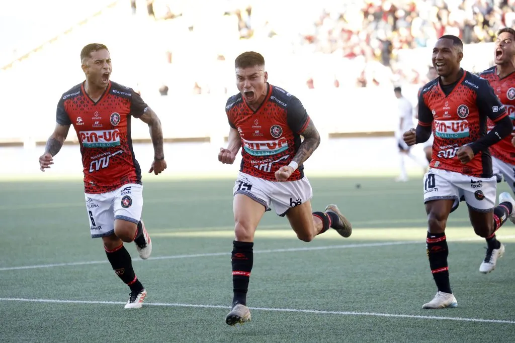 Daniel Castro vive un lindo presente en el fútbol chileno. Pero, aún tiene metas por cumplir tras anotar dos goles en ocho días a Colo Colo. Foto: Raul Zamora/Photosport