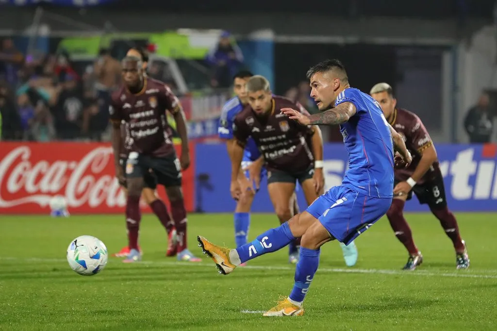 Charles Aránguiz superó el desgarro, fue figura y anotó contra Carabobo.