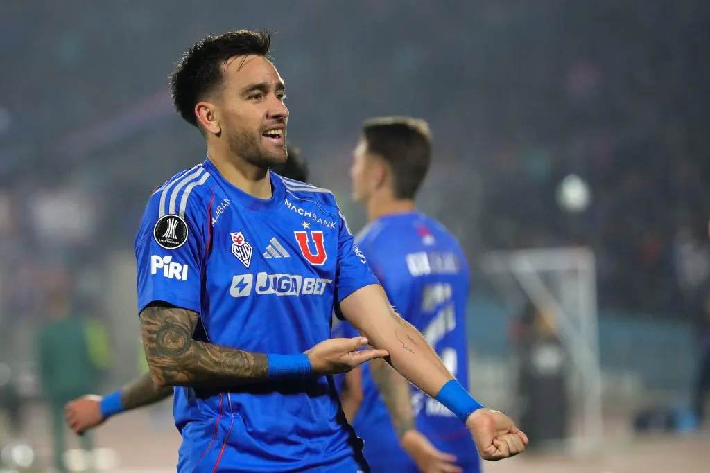 Matías Zaldivia se besa y apunta el gol con el tatuaje de su hija, Pilar. Foto: Felipe Zanca/Photosport