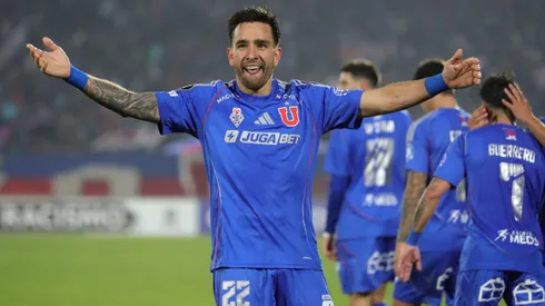 Matías Zaldivia celebró el tercer gol de la U ante Carabobo.