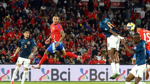 Eduardo Vargas sigue sonando en la U.