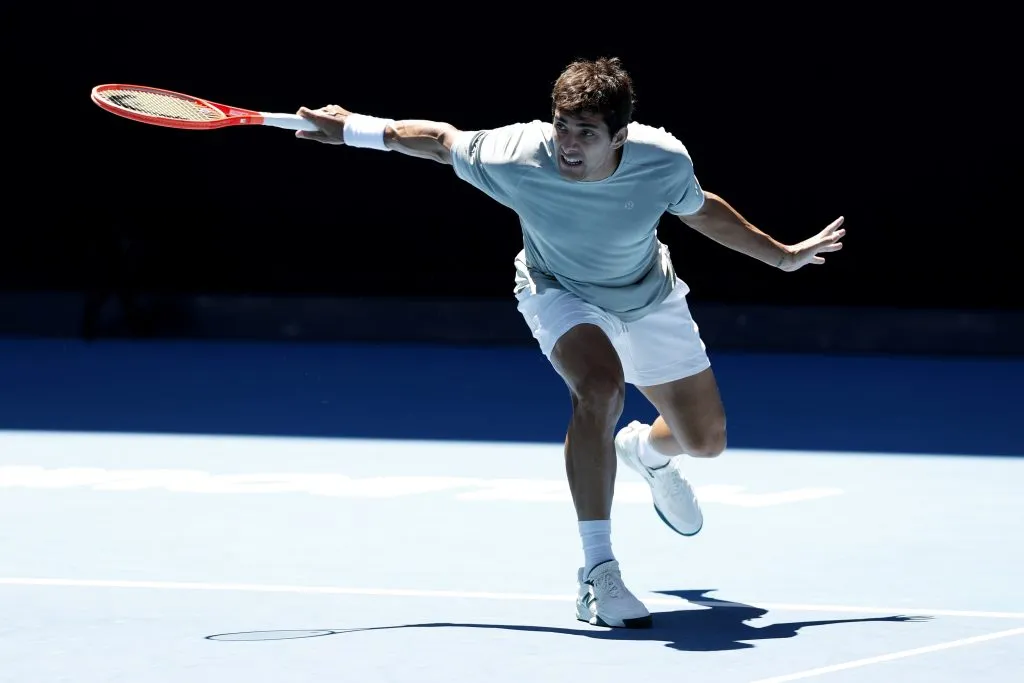 Cristian Garin quiere seguir avanzando en Oeiras.  (Photo by Daniel Pockett/Getty Images)