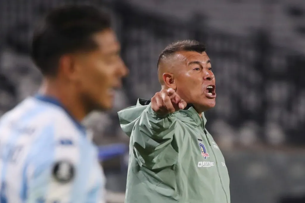 Jorge Almirón se jugará el puesto esta noche en la visita de Colo Colo a Racing. | Foto: Photosport.