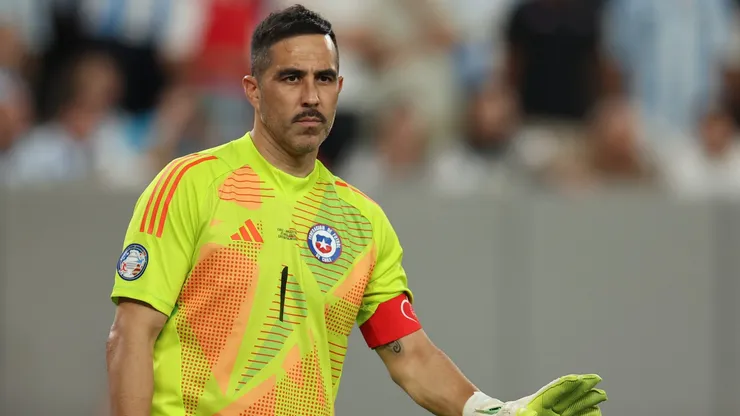 Claudio Bravo habló sobre el mejor jugador de la historia de Chile