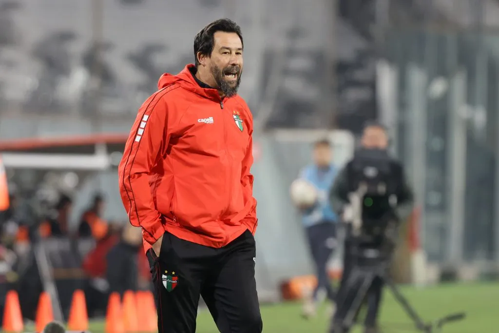 Colo Colo comienza a buscar posibles reemplazantes para Jorge Almirón y Pablo Sánchez es uno de ellos. Foto: Photosport.