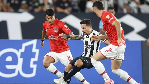 Botafogo se impuso en Río de Janeiro contra Estudiantes.