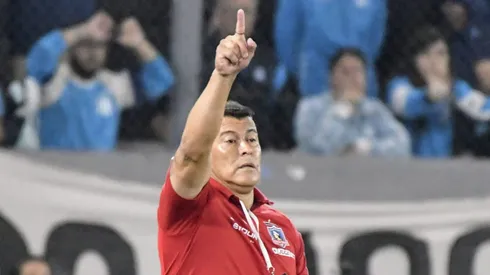 Jorge Almirón sabe que su puesto corre peligro en Colo Colo.