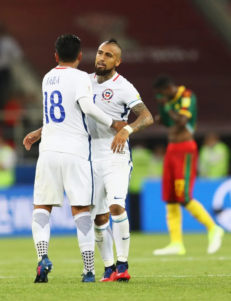Gonzalo Jara le pidió a Arturo Vidal parar su show de recordar las Copa América cada vez que lo insultan. Foto: Getty Images.