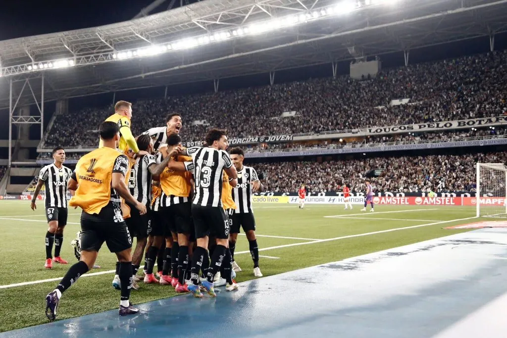 Botafogo celebró ante Estudiantes en Brasil, donde aseguran que despertó el campeón de América. Foto: Vítor Silva / BFR.