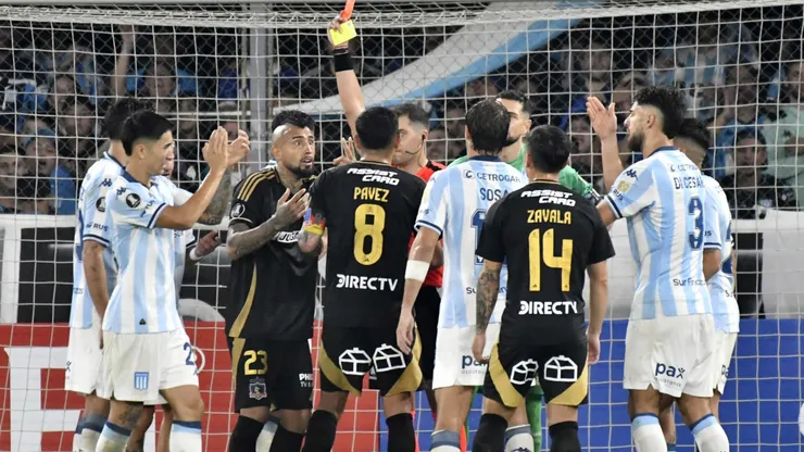La reacción de los hinchas tras la derrota de los albos.