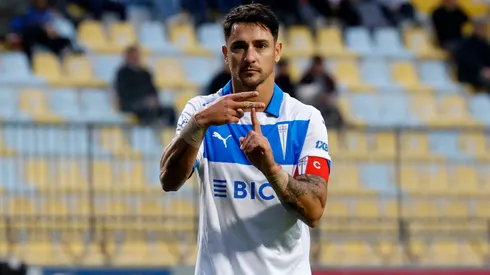 Fernando Zampedri celebra su gol contra Everton en la derrota de Universidad Católica en la Copa Chile 2025.