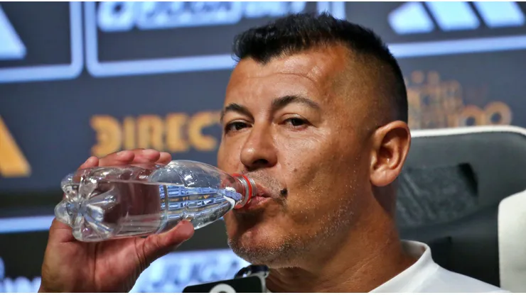 Almirón tiene las horas contadas en Colo Colo.