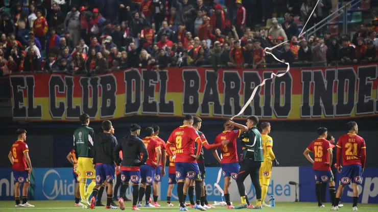 Hinchas de Unión Española dan la nota alta en Brasil.