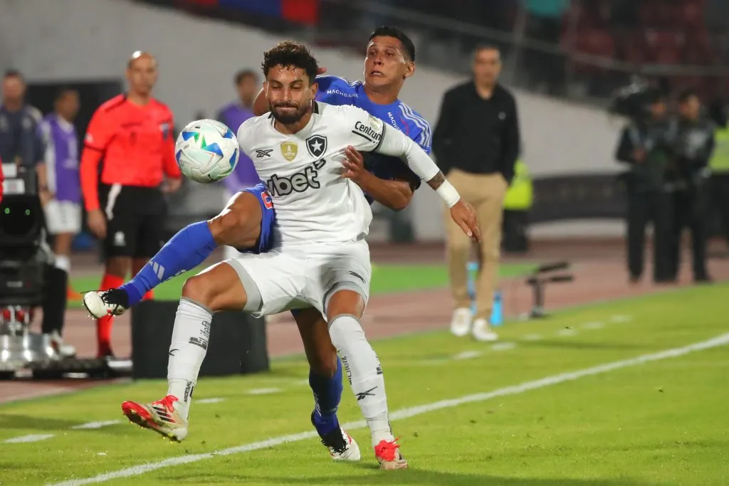 La U derrotó a Botafogo por 1-0 en Santiago. Imagen: Photosport