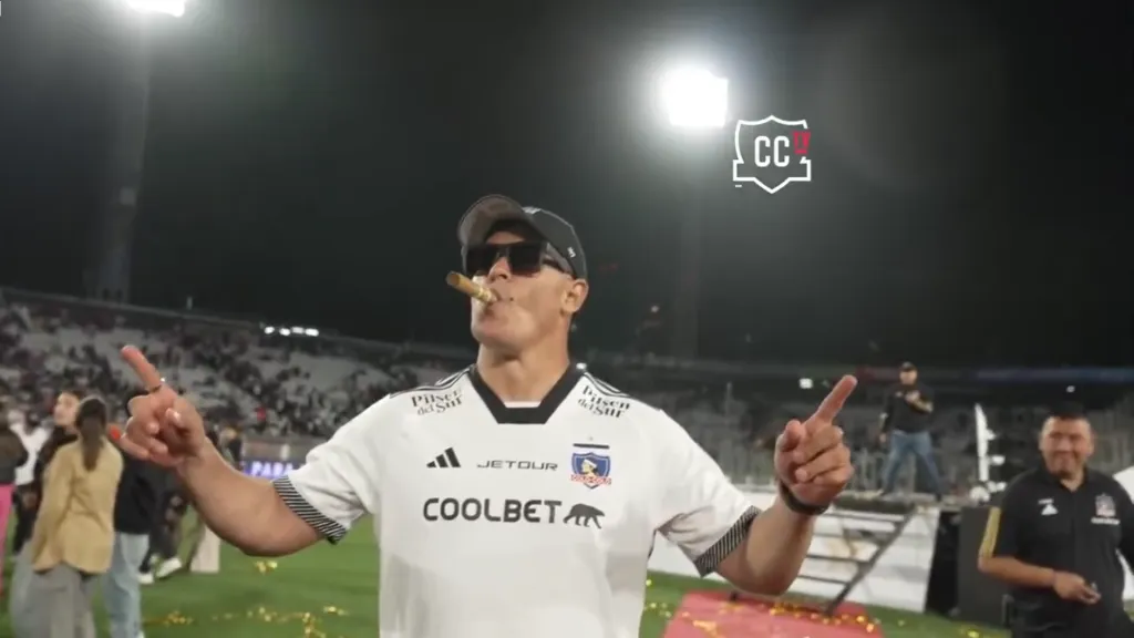 Jorge Almirón festeja el título de Colo Colo. (Captura Colo Colo TV).