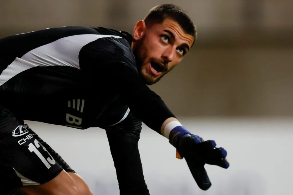 Thomas Gillier todavía no confirma si se queda o se va de Católica (Photosport)