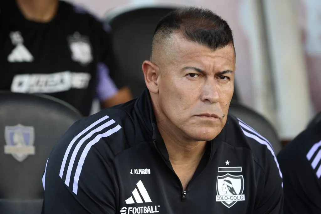 Jorge Almirón no ha podido revertir este delicado momento de Colo Colo. | Foto: Photosport.
