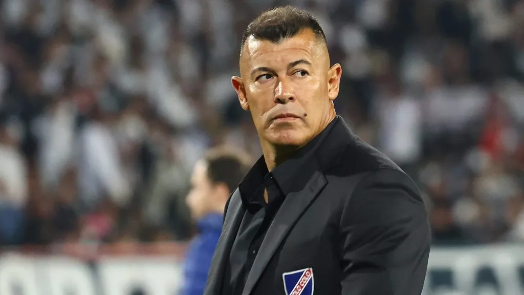 La dirigencia de Colo Colo busca la salida de Jorge Almirón. | Foto: Photosport.