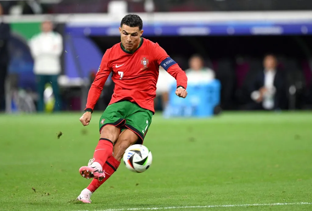Cristiano Ronaldo le pega muy bien a los tiros libres
