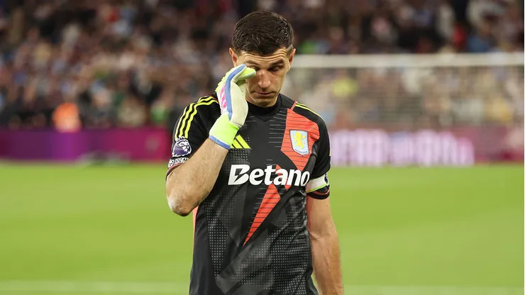 Dibu Martínez llora tras la victoria del Aston Villa.