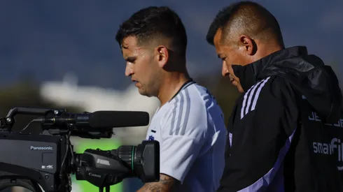 Jorge Almirón mira la puerta de salida de Colo Colo.