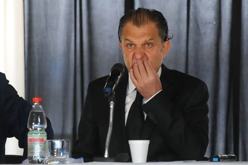 Aníbal Mosa en problemas, una vez más. Foto: Jonnathan Oyarzun/Photosport