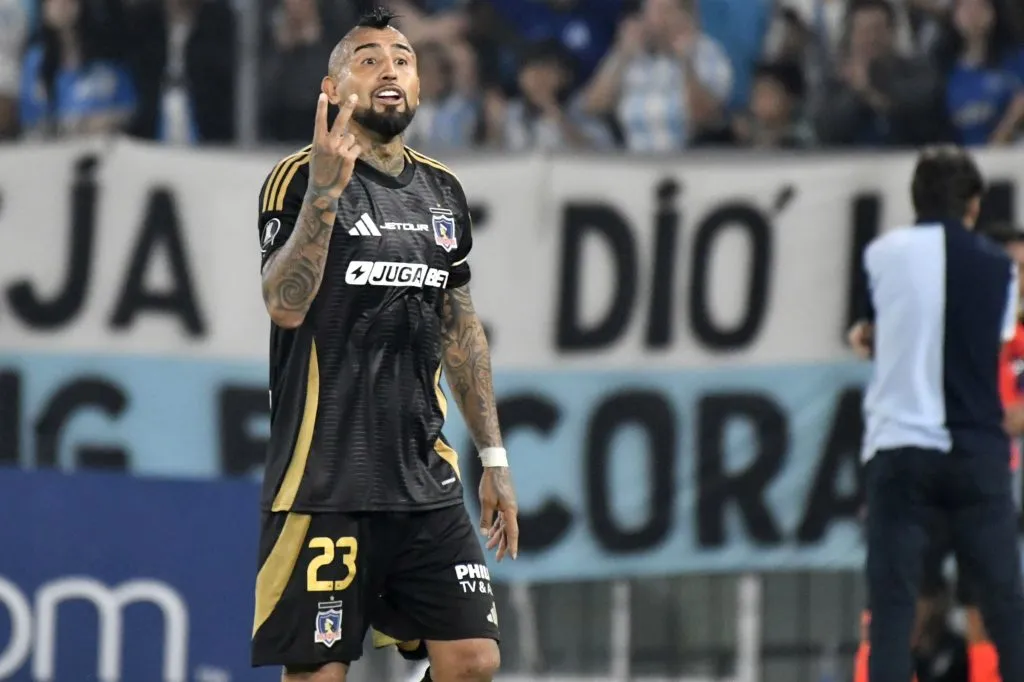 Arturo Vidal se fue expulsado en el último encuentro de Colo Colo ante Racing | Photosport