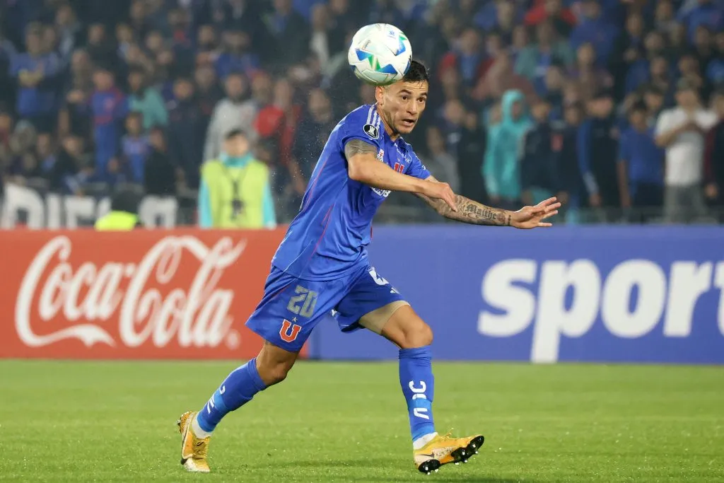 Charles Aránguiz es el encargado de los penales en la U | Photosport