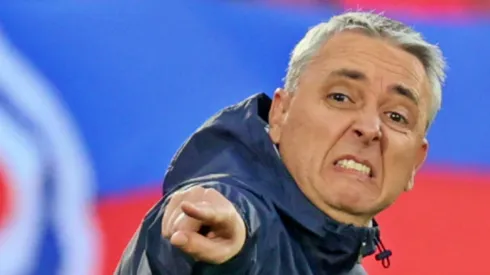 Tiago Nunes disparó contra el arbitraje tras una nueva derrota en la UC.