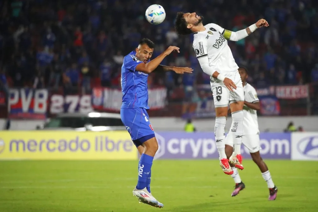 Rodrigo Contreras en el duelo ante Botafogo por la Copa Libertadores. Foto: Jonnathan Oyarzun/Photosport