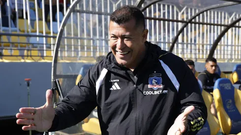 Pese a todo, Jorge Almirón sonríe en la previa de Colo Colo ante Ñublense.