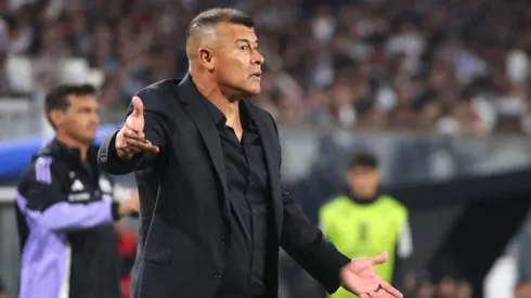 Surgen defensas para Almirón.