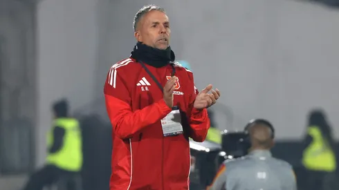 Aplausos de y para Gustavo Álvarez de los hinchas de la U y Huachipato.