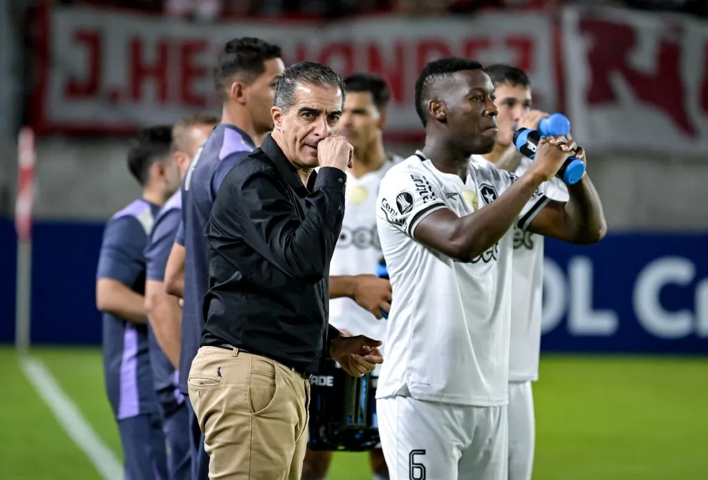 Renato Paiva afina detalles con el Botafogo para ir por el boleto a octavos de final. (Marcelo Endelli/Getty Images).