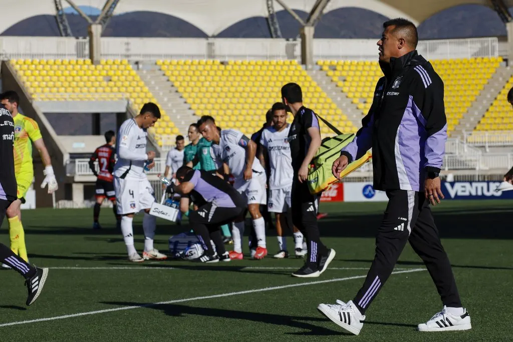 Distancia kilométrica entre Jorge Almirón y sus pupilos | Photosport