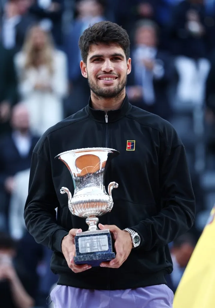 Carlos Alcaraz celebra su victoria ante Jannik Sinner en el Masters de Roma 2025 (Getty Images).