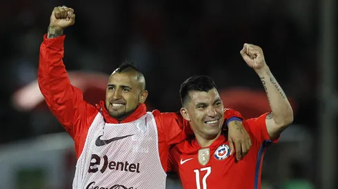 Este es el sueldo de ambas figuras del fútbol chileno.