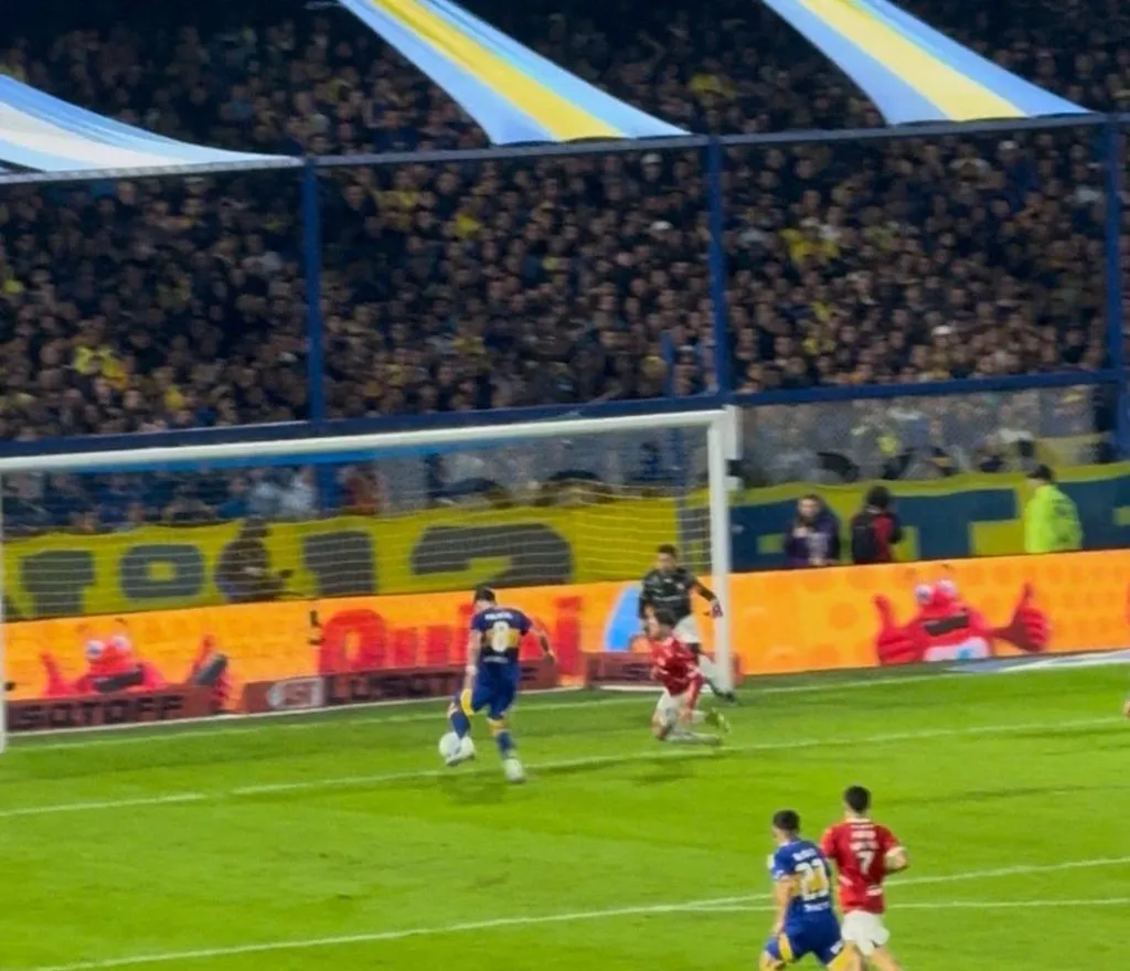 En redes sociales se viralizó otra imagen del increíble gol errado por Carlos Palacios