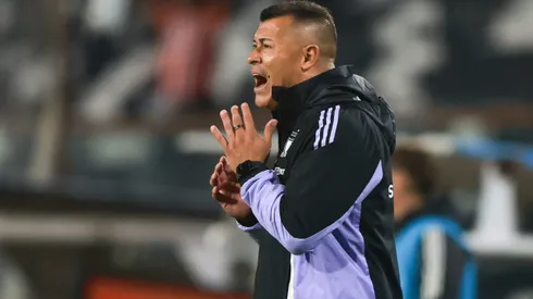 Jorge Almirón recibe innumerables cuestionamientos en Colo Colo.