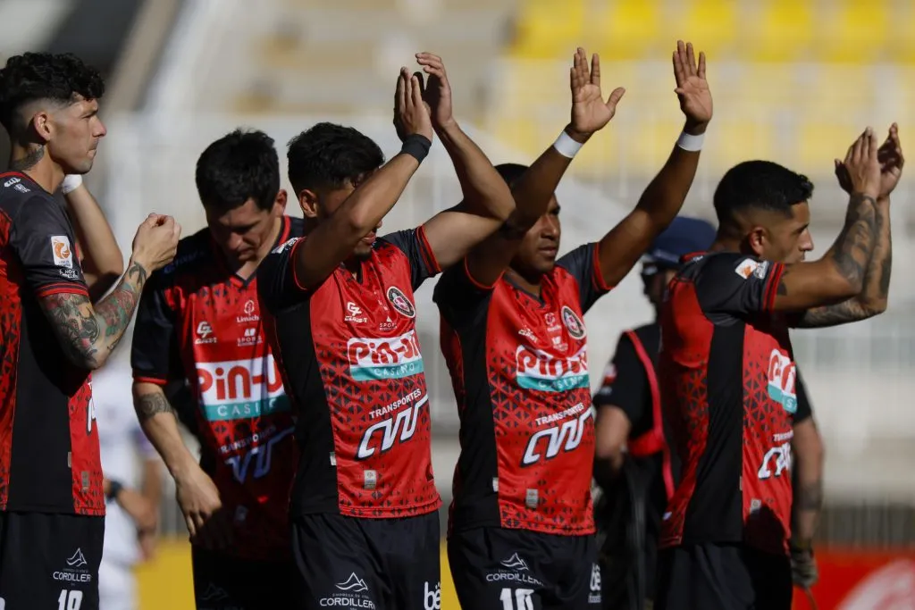 Limache le entrega la localía a la U. Foto: Andres Pina/Aton Chile