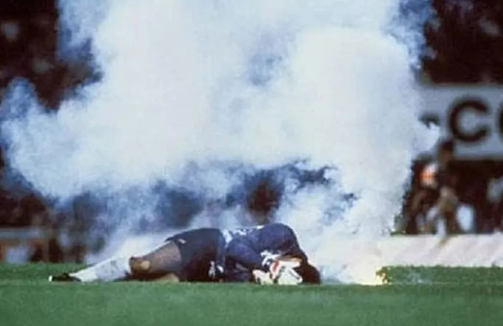 Roberto Rojas en el momento del “Maracanazo”. Imagen: archivo