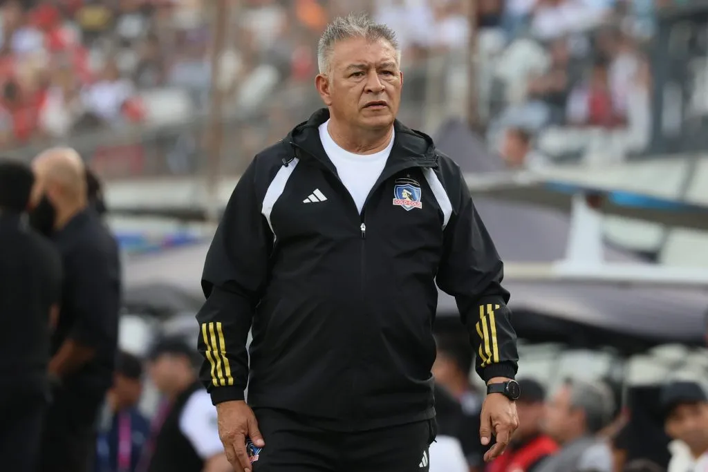 Claudio Borghi fue el DT de Colo Colo en el Duelo de Leyendas ante River Plate. (Dragomir Yankovic/Photosport).