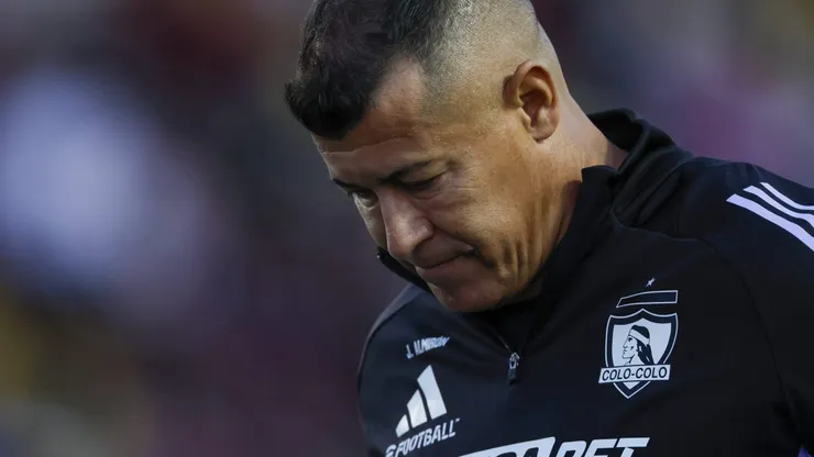 Jorge Almirón sigue, por ahora, al mando de Colo Colo y sólo resta negociar su salida.