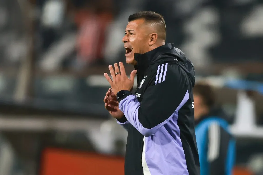 Jorge Almirón en el duelo ante Ñublense. (Felipe Zanca/Photosport).