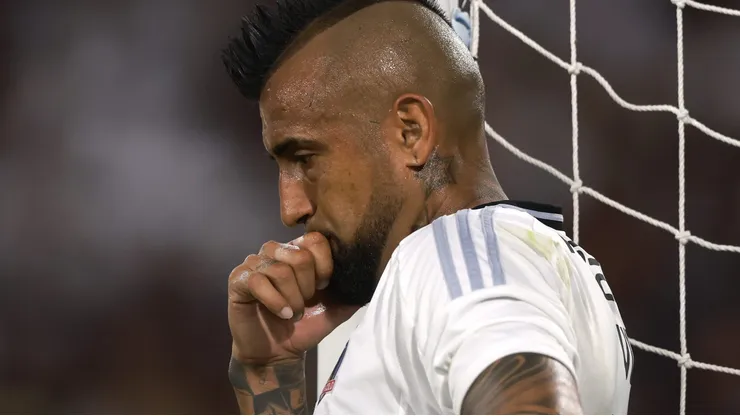 Colo Colo se la cantó clara a Arturo Vidal por su casa de apuestas.