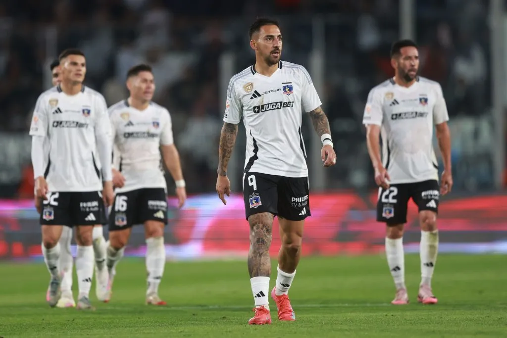 Acusaron a Colo Colo de meter escorts en la concentración: Aníbal Mosa sale al cruce de Mauricio Israel.